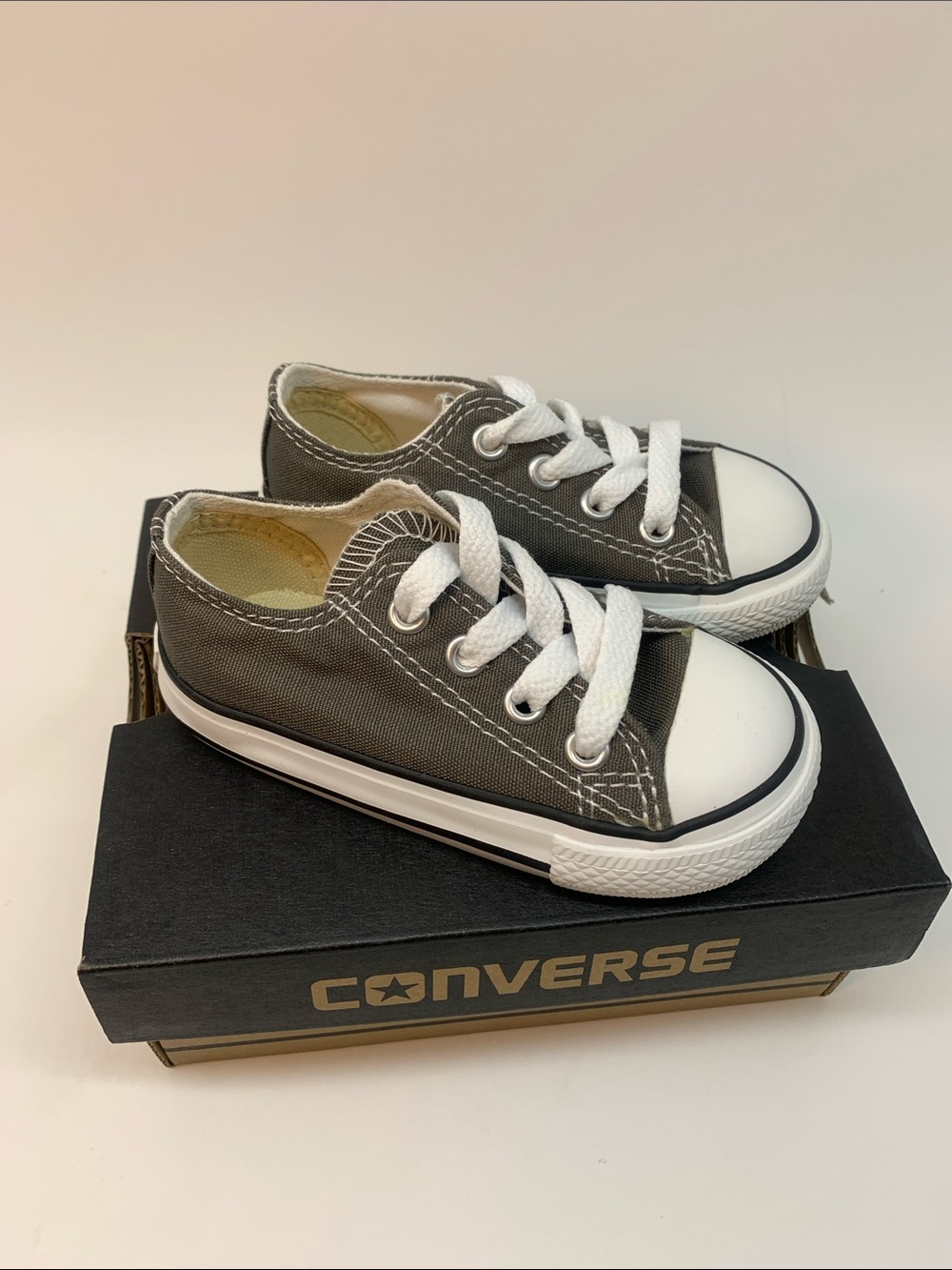 Converse Kids' Classic Baby Low-Top Canvas Sneakers in Gray Size 5